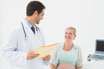 微笑怀孕了女人检查医生