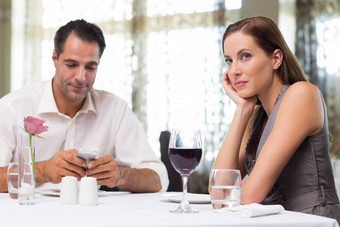 夫妇酒玻璃手机餐厅餐厅