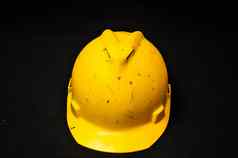 黄色的安全头盔