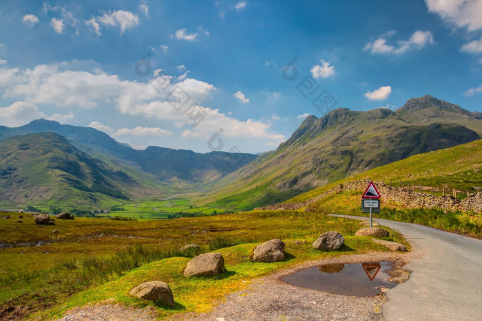 陡峭的路伟大的langdale谷英格兰Hdr图像