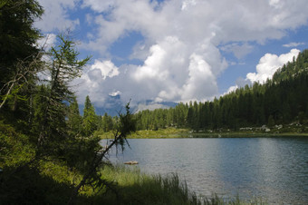 湖风景意大利阿尔卑斯<strong>山脉</strong>