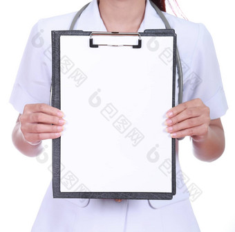 特写镜头护士持有空白剪贴板