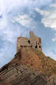 巴利巴宁城堡毁了高分层悬崖
