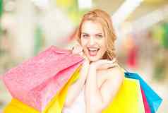 女人持有颜色购物袋购物中心