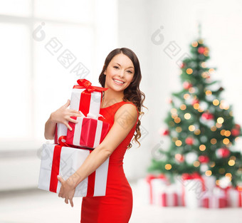 微笑女人红色的衣服礼物盒子