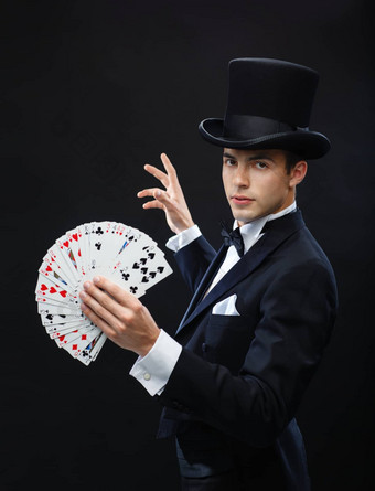 魔术师显示技巧玩卡片