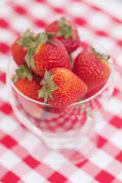 草莓玻璃碗网纹织物