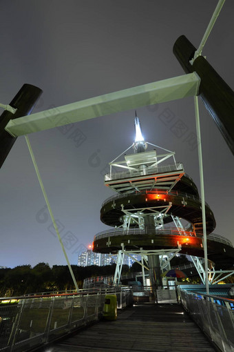螺旋注意塔在香港香港晚上