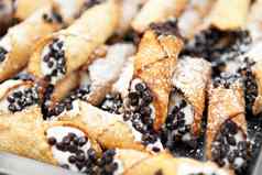 新鲜的cannolis