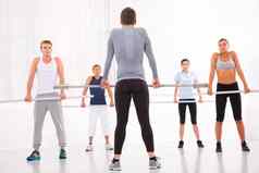 多样化的集团人锻炼健身房