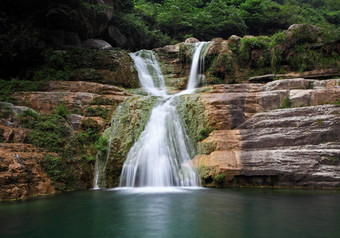 水瀑布级联yun-tai山中国