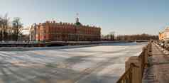 米哈伊洛夫斯基锁彼得堡冬天