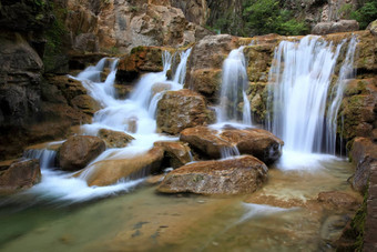 水瀑布级联yun-tai山中国