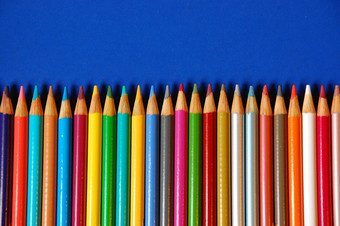 色彩斑斓的铅笔蜡笔
