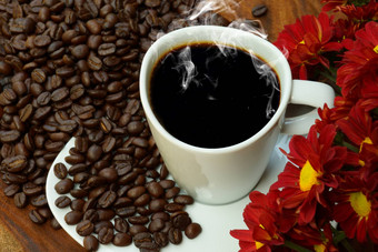 咖啡杯豆子木背景