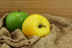 黄色的绿色苹果织物