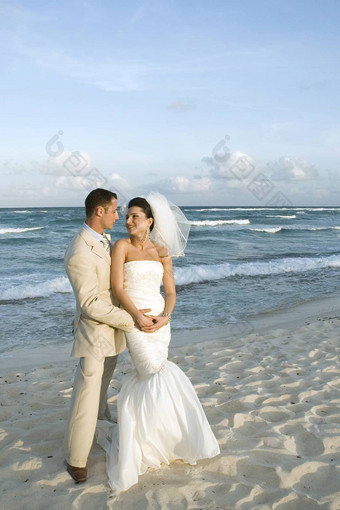 加勒比海滩婚礼新娘新郎