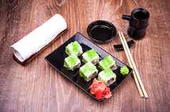 寿司卷集绿色鱼子酱姜我是酱汁毛巾筷子