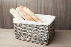 面包传统的法国面包魔杖储存编织晒