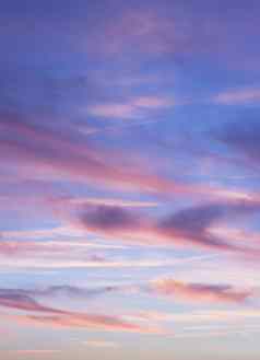 天空云蓝色的粉红色的日落晚上颜色