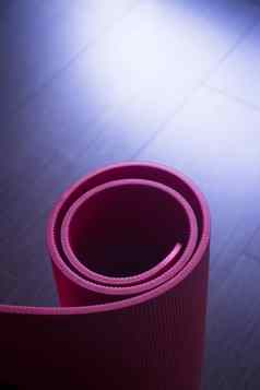 红色的健身瑜伽普拉提泡沫健身房垫