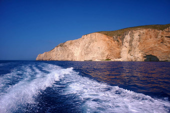 白色岩石悬崖岛扎金托斯希腊