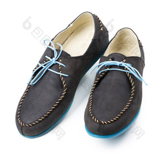 黑色的男人的皮革休闲鞋蓝色的鞋底鞋带白色