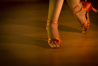 拉丁女人跳舞脚