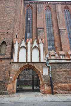 哥特门户网站窗户中世纪的教堂