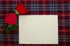 红色的玫瑰织物空白纸