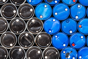 蓝色的黑色的石油桶工业背景