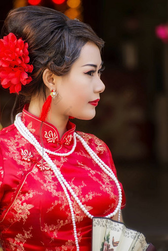 中国人女人红色的衣服<strong>传统</strong>的<strong>旗袍</strong>