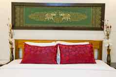 现代亚洲式床上不错的丝绸屏幕框架贝德罗