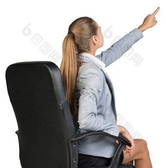 女商人办公室椅子指出手指之前