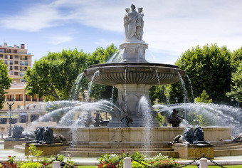 喷泉环形交叉艾克斯普罗旺斯法国