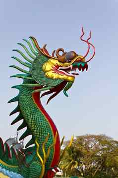 中国人龙雕像
