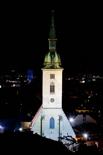 大教堂圣马丁晚上布拉迪斯拉发斯洛伐克