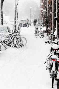 雪城市暴风雪街景自行车