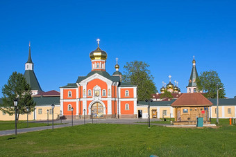 伊沃斯基修道院