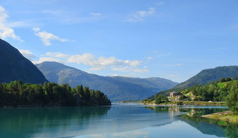 峡湾山景观