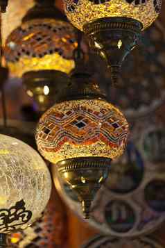 传统的古董土耳其灯