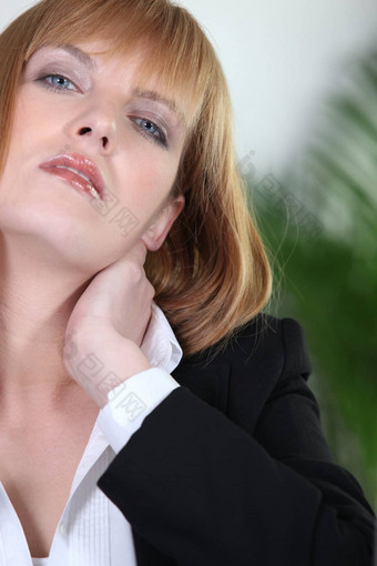 女人颈疼痛图片
