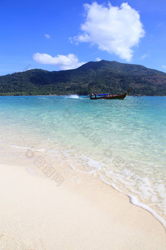 清晰的水蓝色的天空利普岛泰国