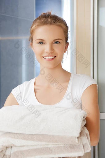 微笑十几岁的女孩毛巾