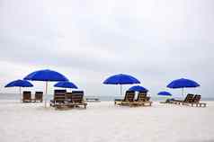 海滩雨伞椅子
