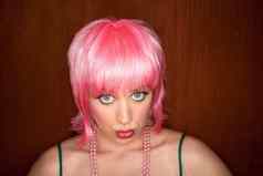 女人粉红色的头发