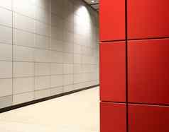 现代走廊红色的金属墙