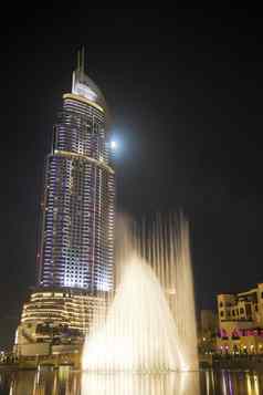 现代建筑晚上迪拜阿联酋