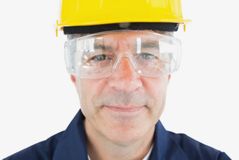 机械师穿需要戴安全帽的保护眼镜