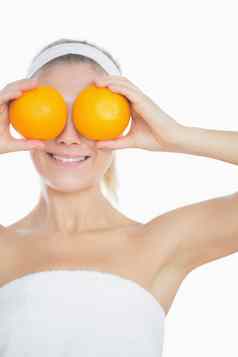 女人持有橙子前面眼睛